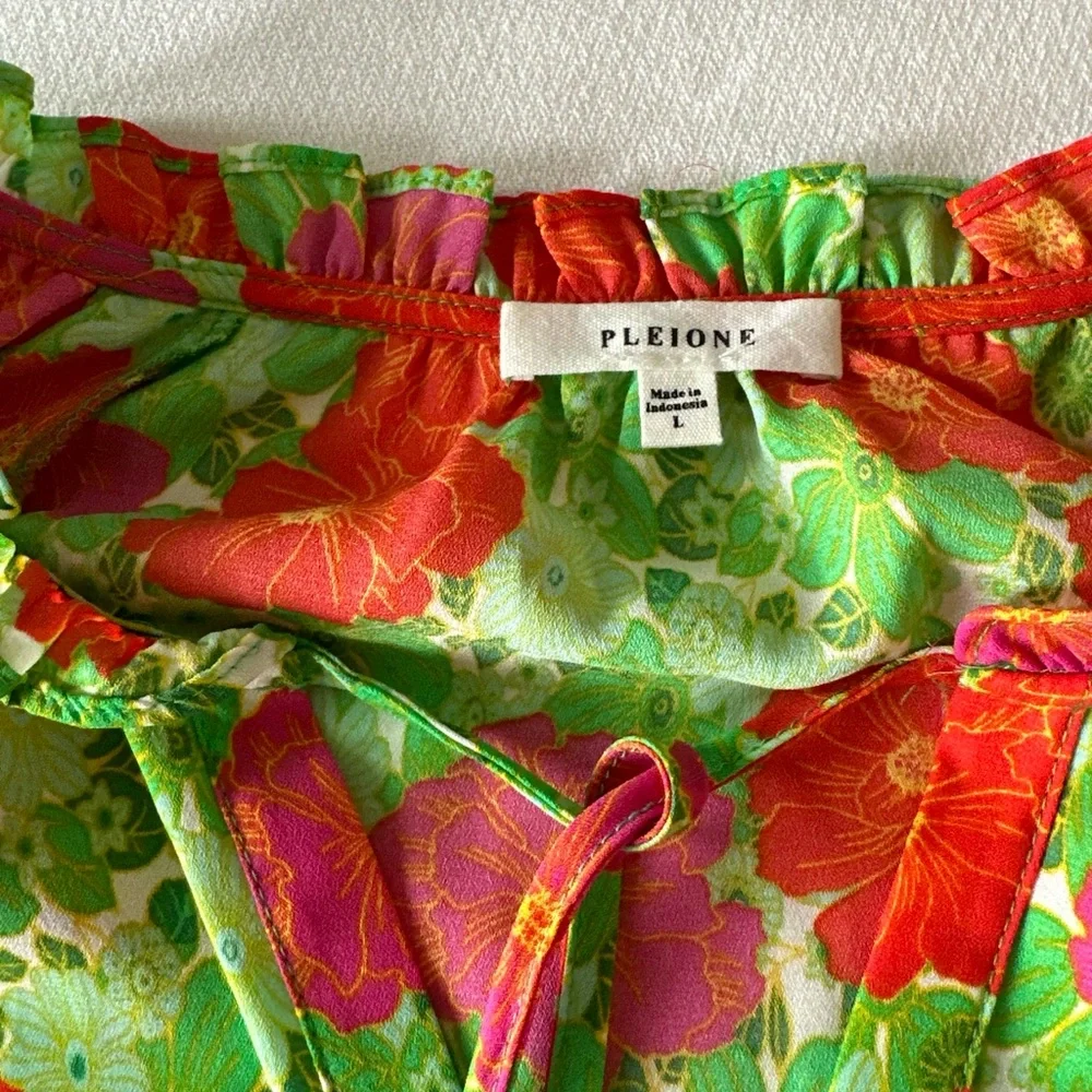 Pleione Size Lg White Orange hibiscus Floral Ruffle Flutter Sleeve V Neck Top - Picture 4 of 11